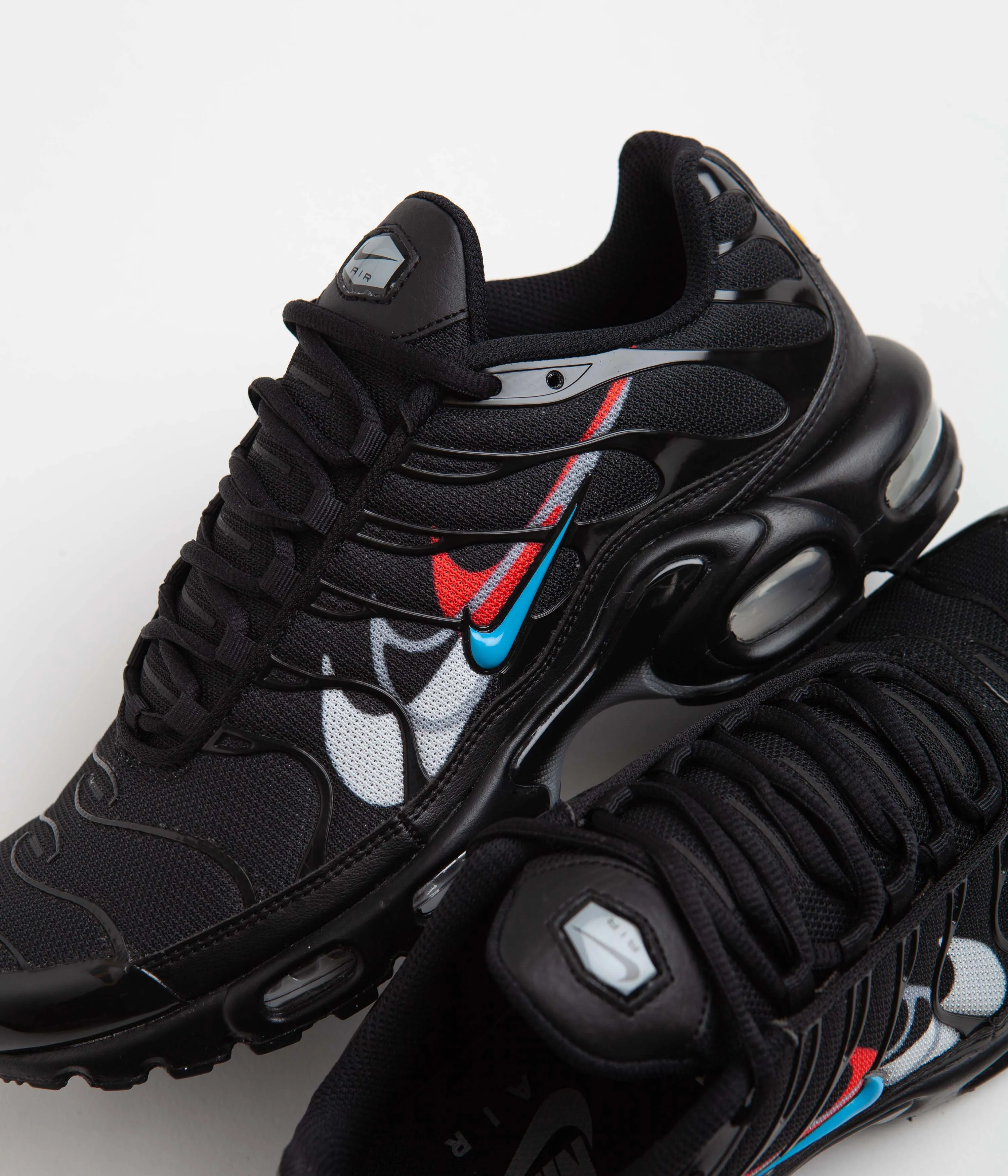 Nike Air Max Plus Shoes - Black / White - Blue Lightning - Bright Crimson